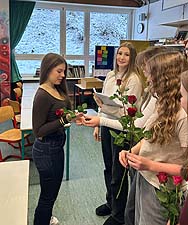 Überreichen der Rose