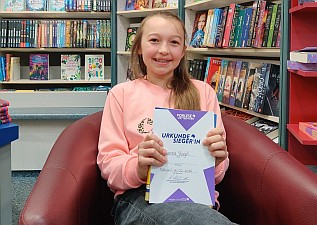 Johanna Rogoll gewinnt Kreisentscheid beim Vorlesewettbewerb